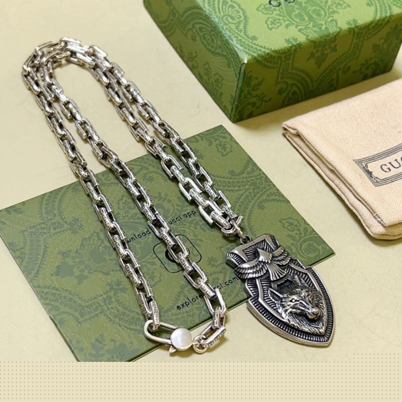 G*u*i necklaces